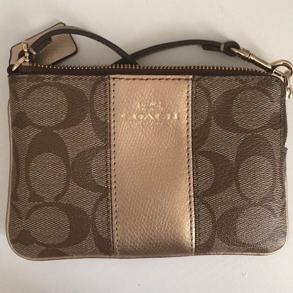 BEIGE COACH WRISTLET.
